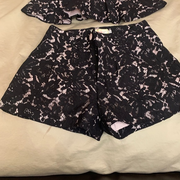 New with tags lace ensemble - Picture 3 of 3